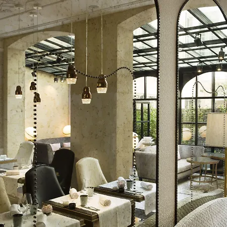 Le Narcisse Blanc Hotel