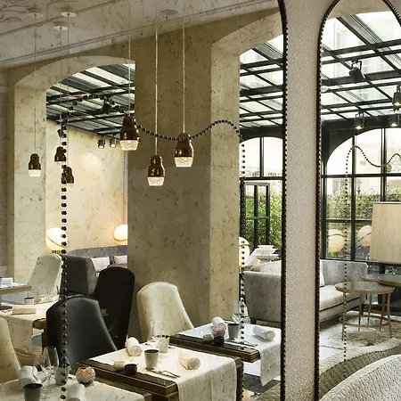 Le Narcisse Blanc Paris