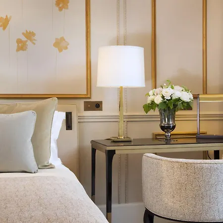 Le Narcisse Blanc Hotel