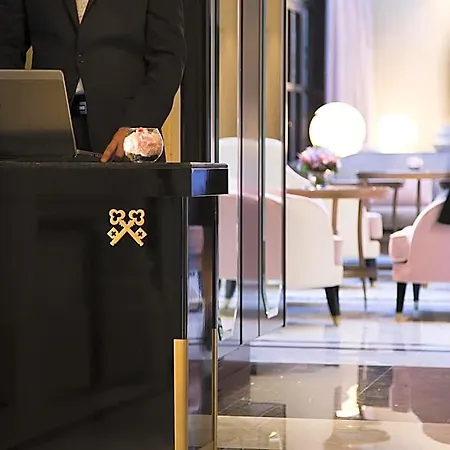 Le Narcisse Blanc Hotel