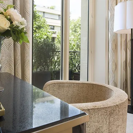 Le Narcisse Blanc 5* Paris