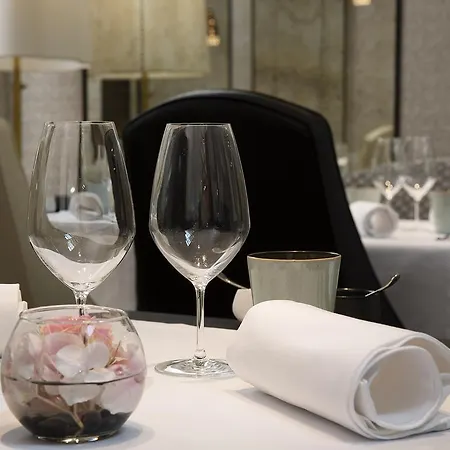 Le Narcisse Blanc 5* Paris