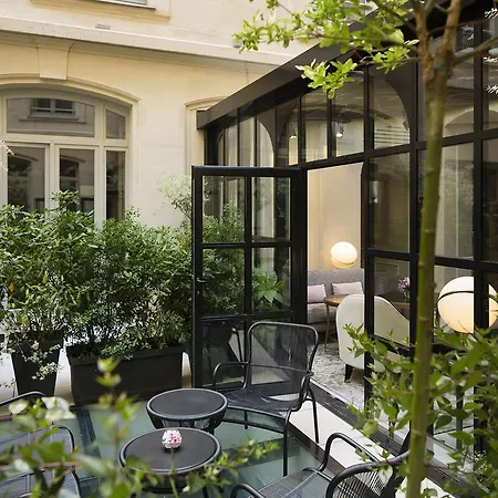 Hotel Le Narcisse Blanc Paris