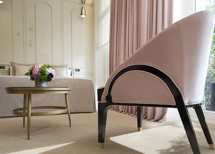 Le Narcisse Blanc Parijs