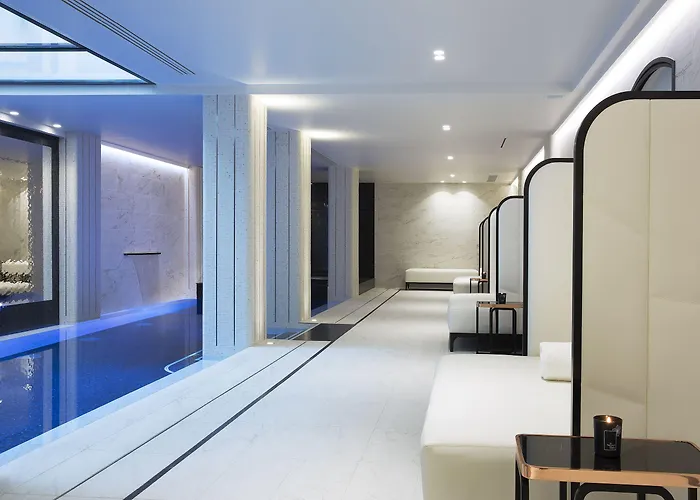 Le Narcisse Blanc Hotel