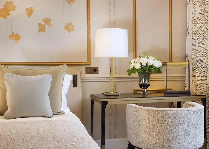 Le Narcisse Blanc Hotel