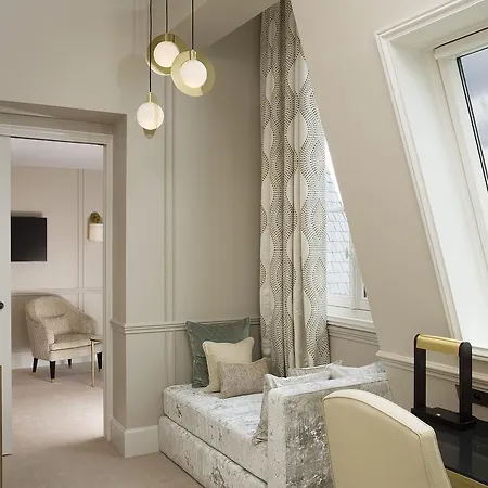Le Narcisse Blanc Hotel