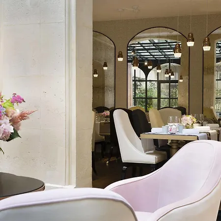 Le Narcisse Blanc Hotel