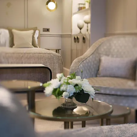 Le Narcisse Blanc Hotel
